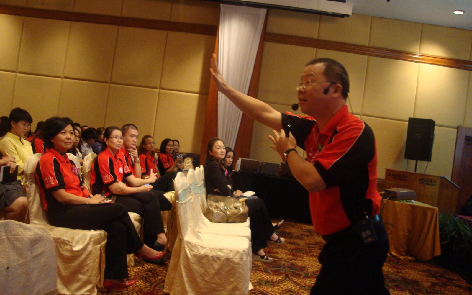 Hexcellence facilitating a corporate leadership workshop